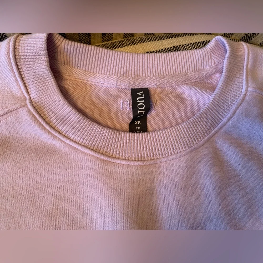 NWT Vuori Sedona Seams Crew Sweatshirt XS $108 Lilac Breeze SOLD OUT - Picture 8 of 9